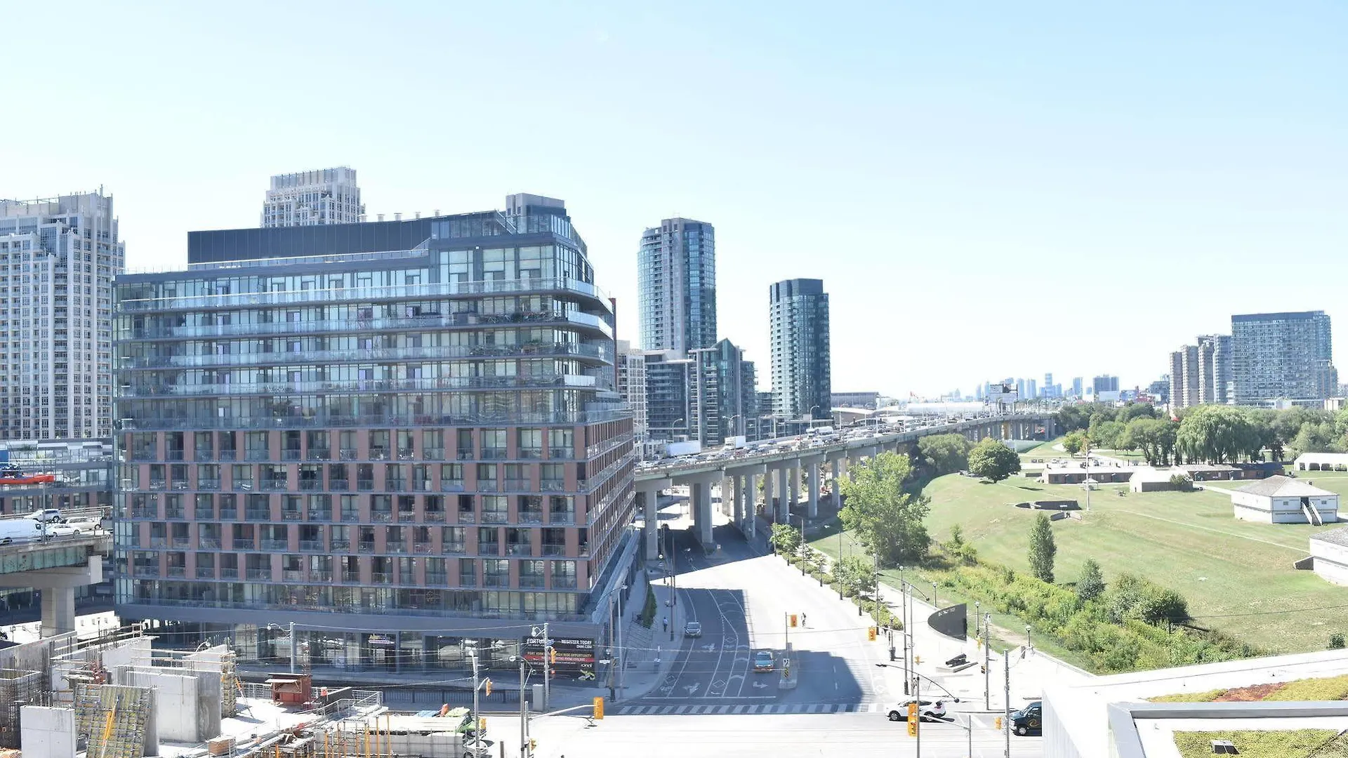 Skyline Properties Toronto Hotel
